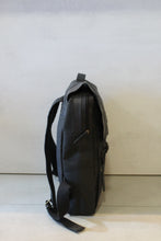 Carregar imagem no visualizador da galeria, Mochila Verde Militar Sawas Premium em Lona e Couro