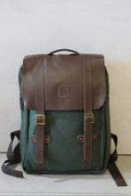 Carregar imagem no visualizador da galeria, Mochila Preta Sawas Premium em Lona e Couro
