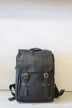 Carregar imagem no visualizador da galeria, Mochila Preta Sawas Premium em Lona e Couro
