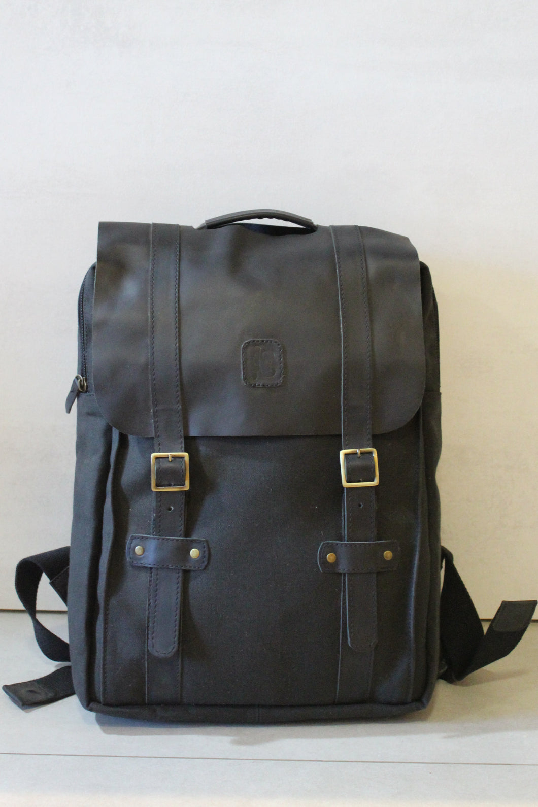 Mochila Preta Sawas Premium em Lona e Couro