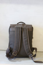 Carregar imagem no visualizador da galeria, Mochila Preta Sawas Premium em Lona e Couro
